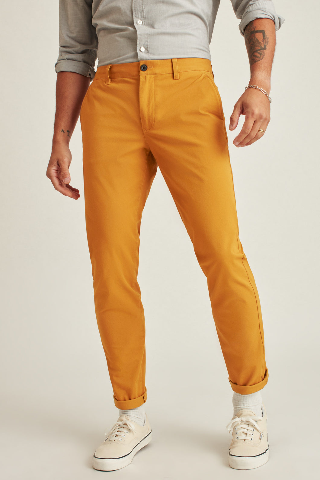 An Everyday Sandalwood Amber Stretch Men Chinos