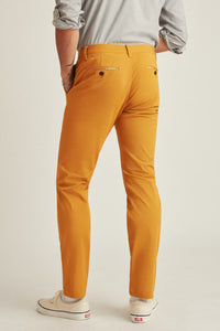 An Everyday Sandalwood Amber Stretch Men Chinos